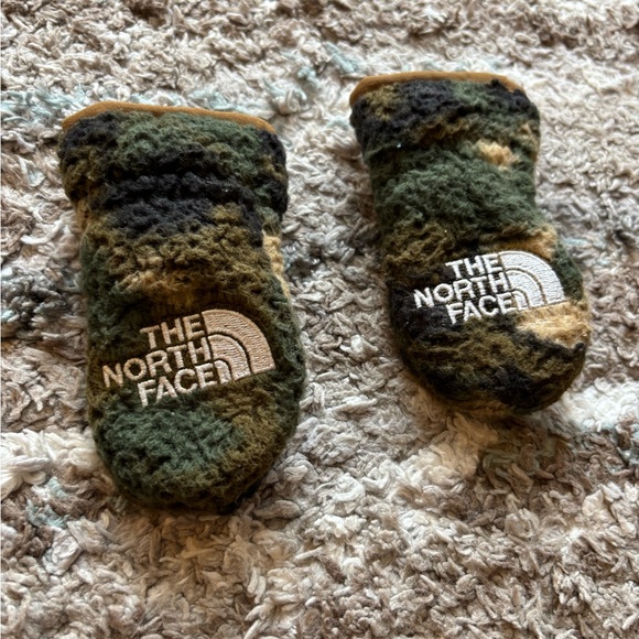 The North Face Baby Bear Camouflage Mittens - Picture 1 of 4